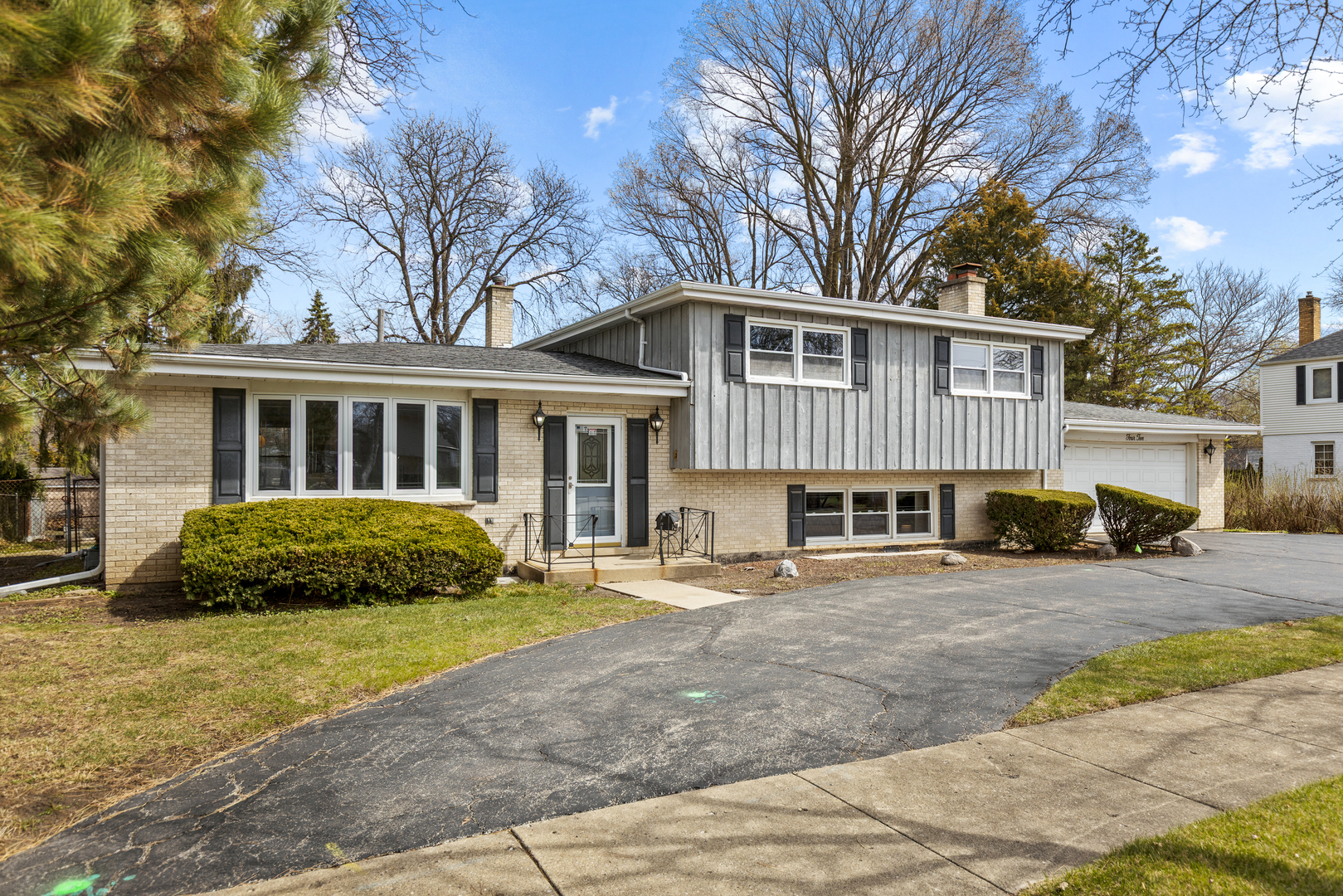 410 W Kirchhoff Road, Arlington Heights, IL 60005