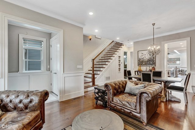 3851 N Hermitage Avenue, Chicago, IL 60613