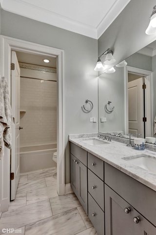 3851 N Hermitage Avenue, Chicago, IL 60613