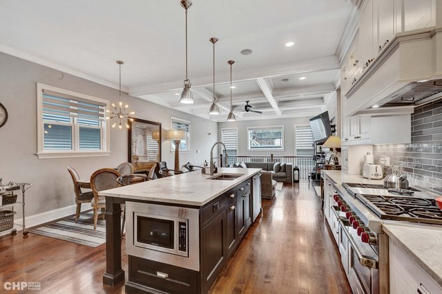 3851 N Hermitage Avenue, Chicago, IL 60613