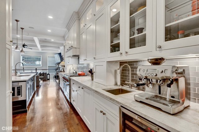 3851 N Hermitage Avenue, Chicago, IL 60613