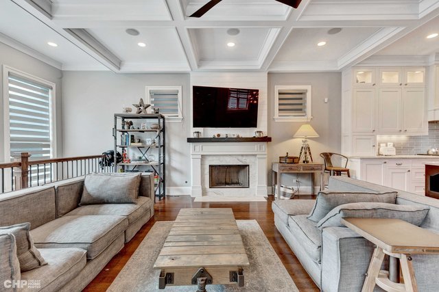 3851 N Hermitage Avenue, Chicago, IL 60613