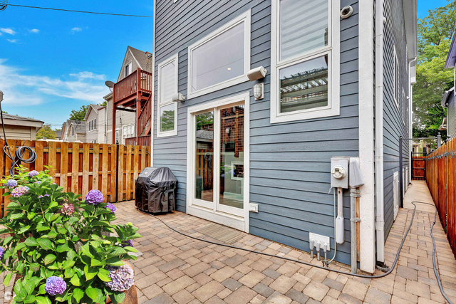 3851 N Hermitage Avenue, Chicago, IL 60613