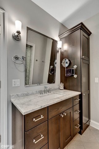 3851 N Hermitage Avenue, Chicago, IL 60613