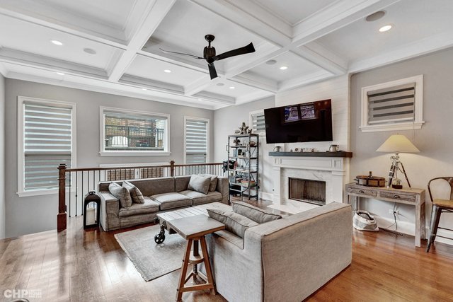 3851 N Hermitage Avenue, Chicago, IL 60613