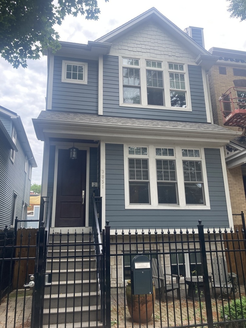 3851 N Hermitage Avenue, Chicago, IL 60613