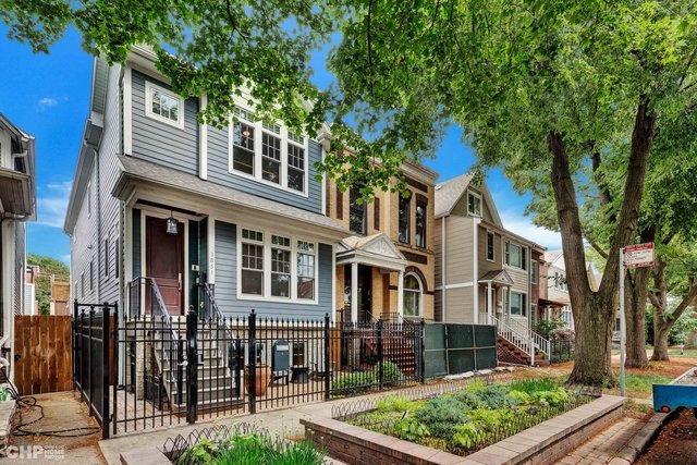 3851 N Hermitage Avenue, Chicago, IL 60613