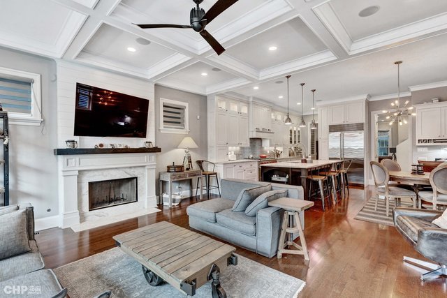 3851 N Hermitage Avenue, Chicago, IL 60613