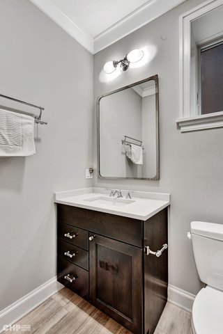 3851 N Hermitage Avenue, Chicago, IL 60613