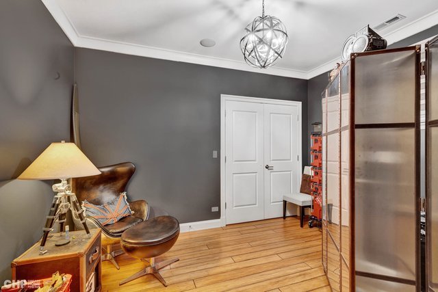 3851 N Hermitage Avenue, Chicago, IL 60613