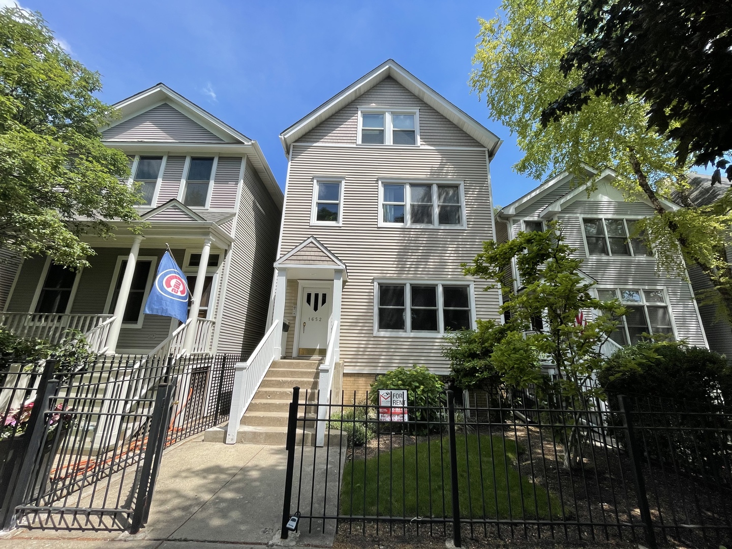 1652 W Grace Street #2, Chicago, IL 60613