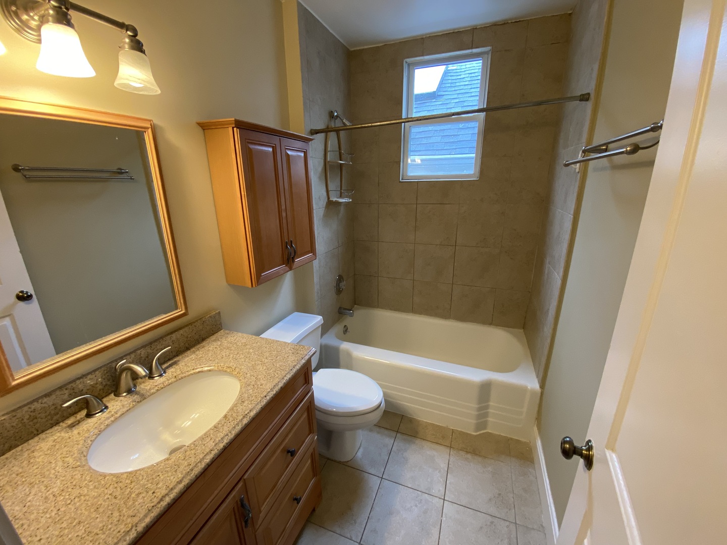 1652 W Grace Street #2, Chicago, IL 60613