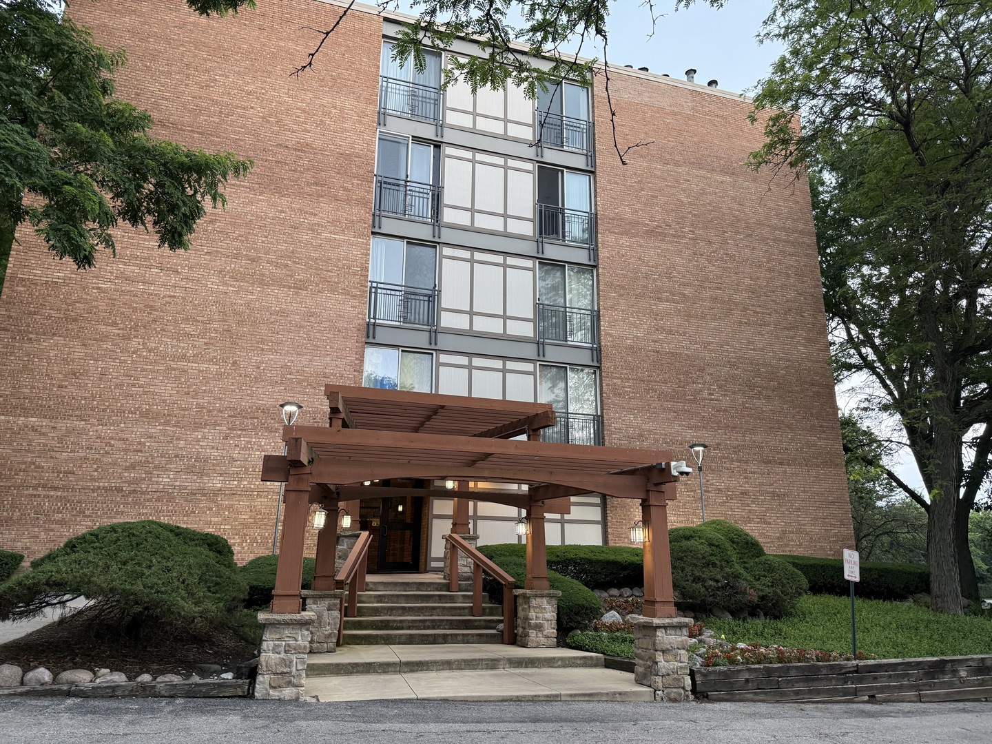 5810 Oakwood Drive #3M, Lisle, IL 60532