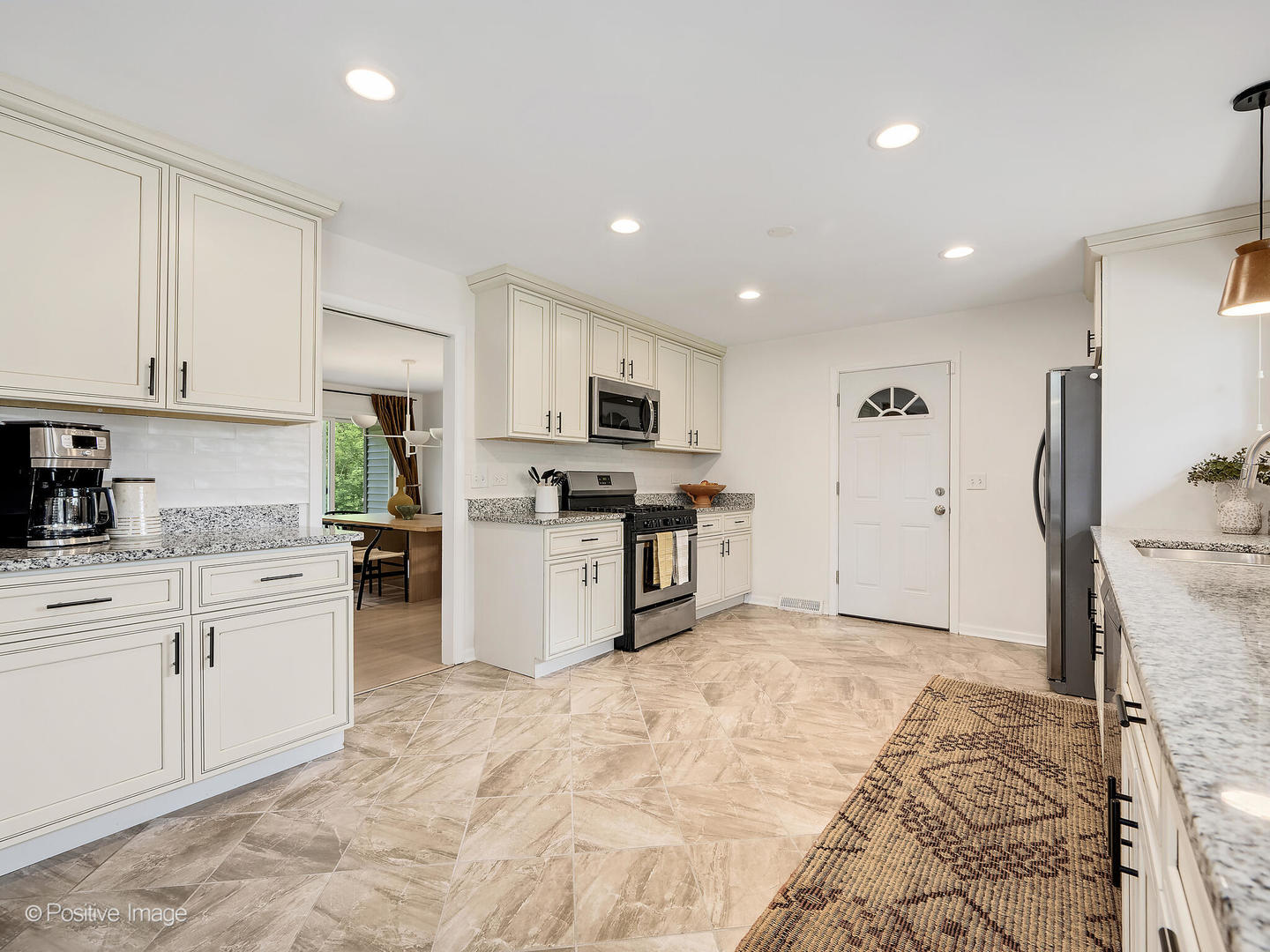 9260 S 86th Avenue, Hickory Hills, IL 60457