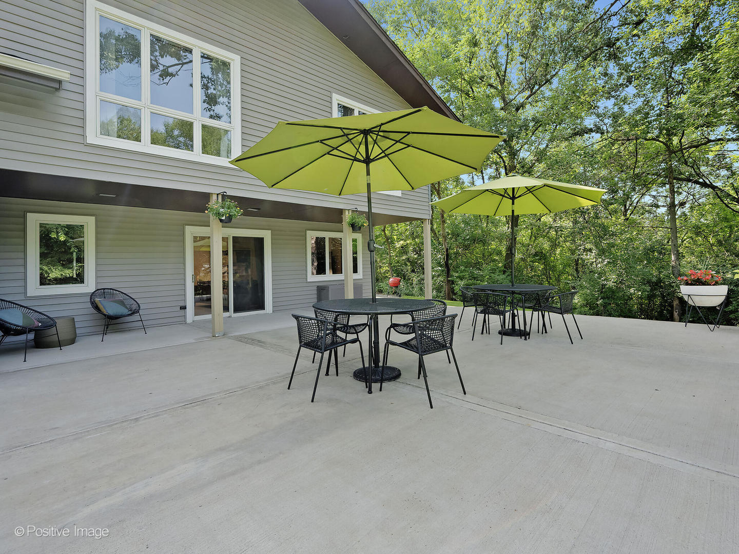 9260 S 86th Avenue, Hickory Hills, IL 60457