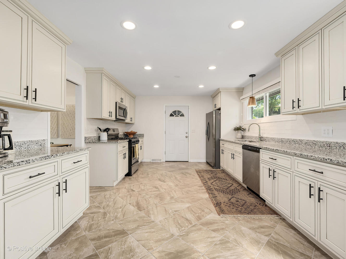 9260 S 86th Avenue, Hickory Hills, IL 60457