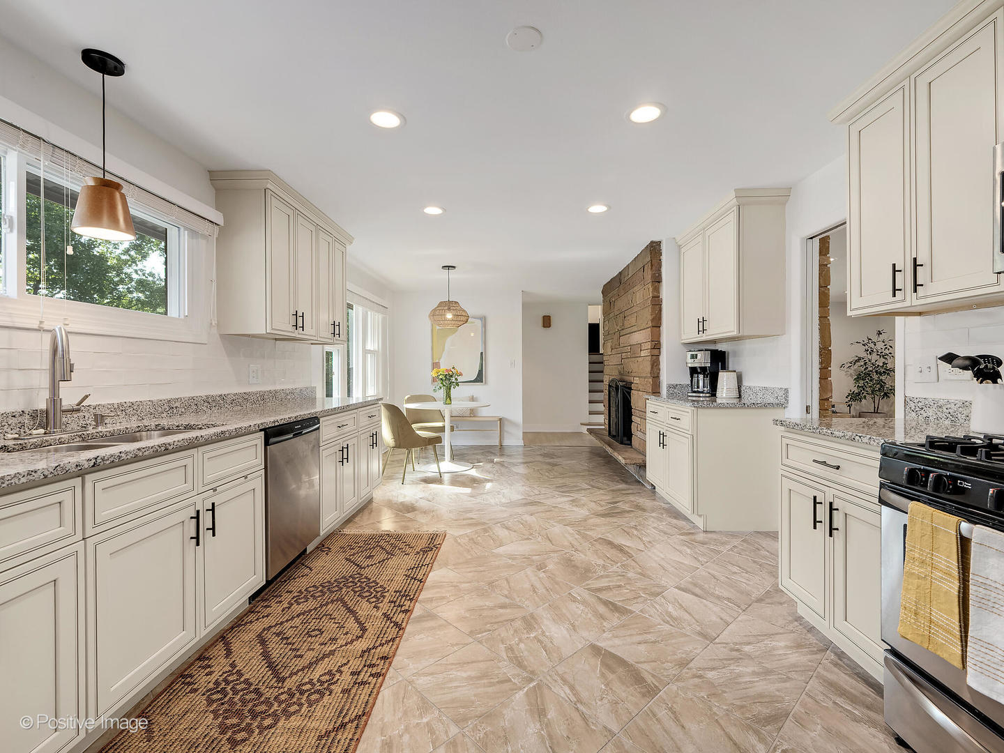 9260 S 86th Avenue, Hickory Hills, IL 60457