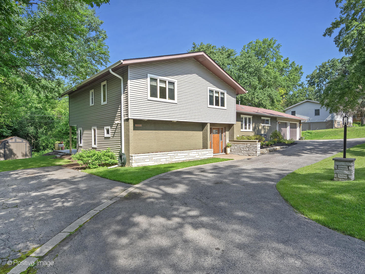 9260 S 86th Avenue, Hickory Hills, IL 60457
