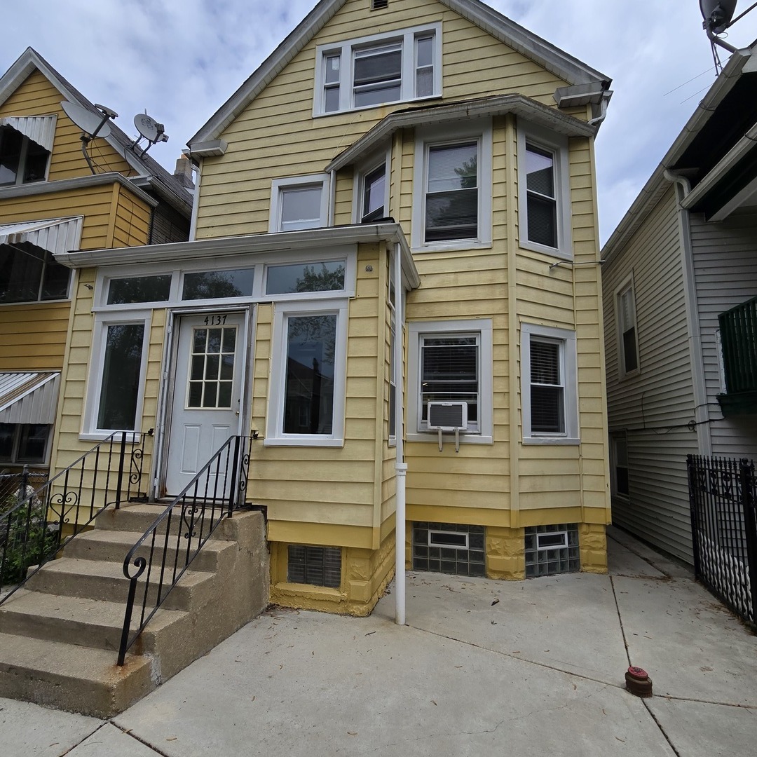 4137 N BERNARD Avenue #1, Chicago, IL 60618