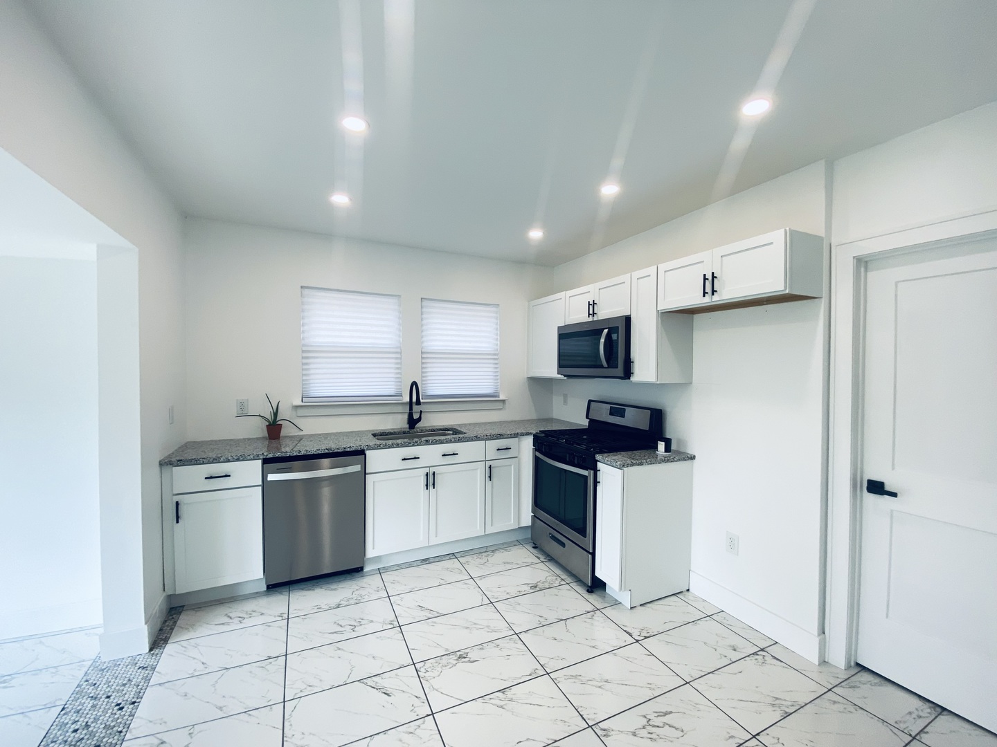411 W 116th Street, Chicago, IL 60628