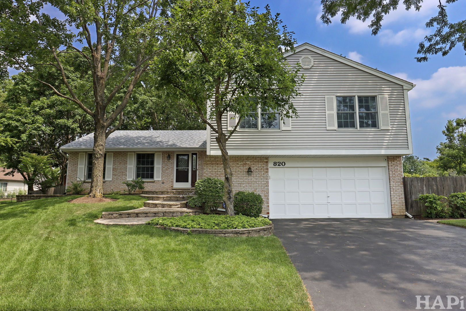 820 Indigo Court, Lake Zurich, IL 60047