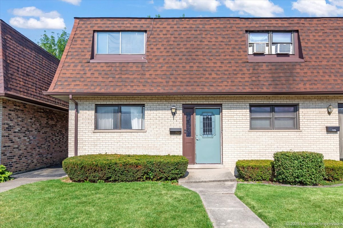 7526 S Cork Avenue #7526, Justice, IL 60458