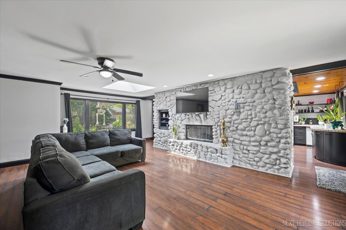 911 S 7th Street, St. Charles, IL 60174