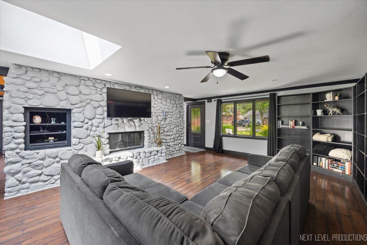 911 S 7th Street, St. Charles, IL 60174
