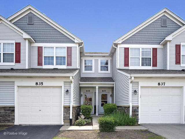 835 Genesee Drive, Naperville, IL 60563