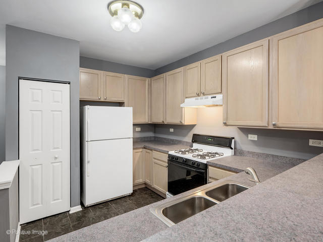 835 Genesee Drive, Naperville, IL 60563