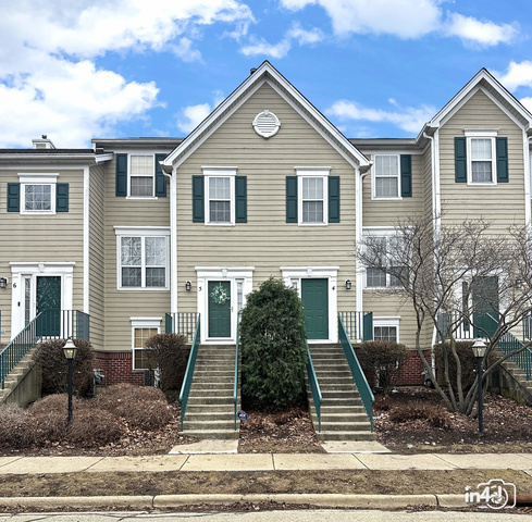 2426 Courtyard Circle #4, Aurora, IL 60506