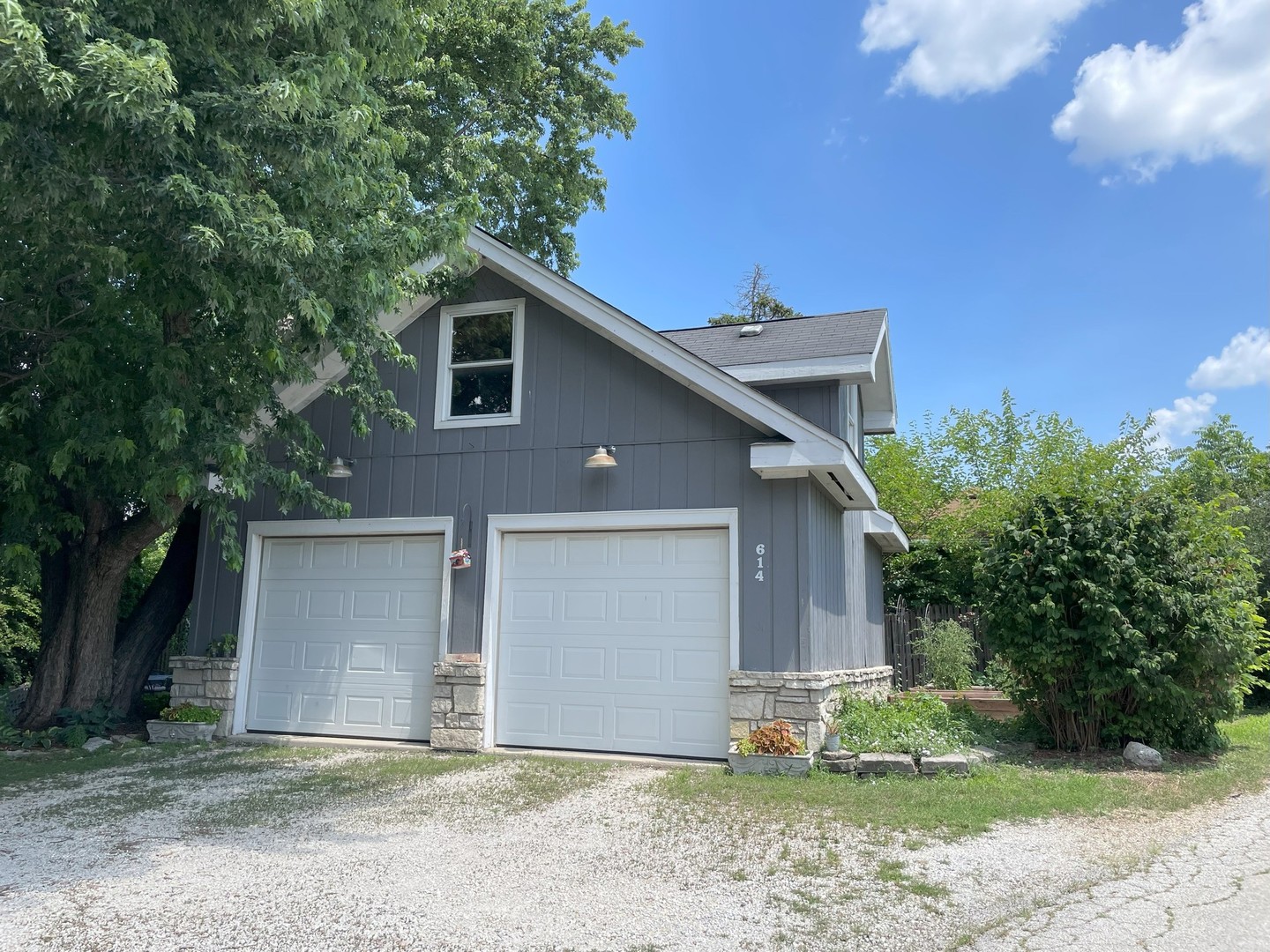 614 Mccarthy Road, Lemont, IL 60439