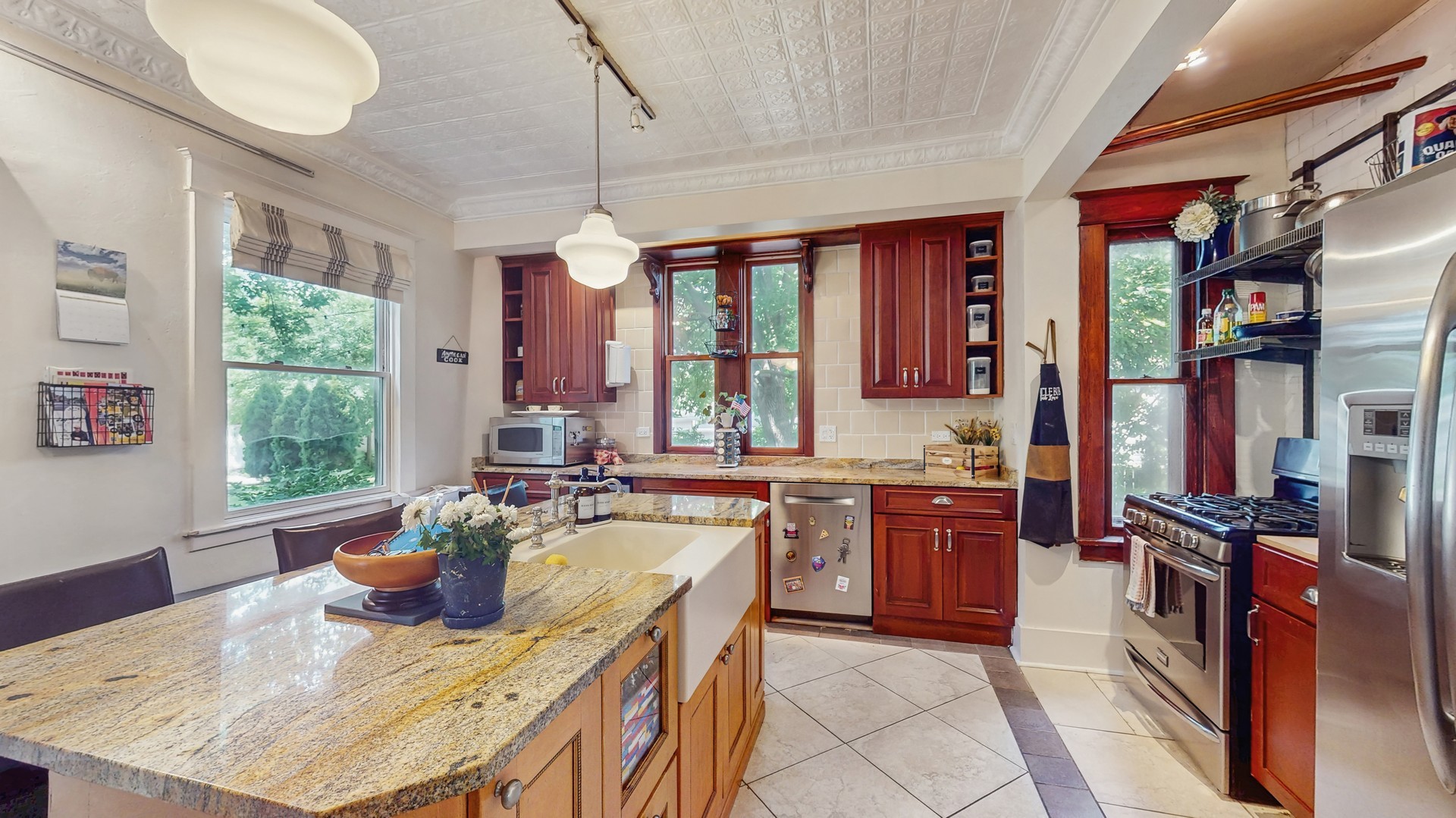 614 Mccarthy Road, Lemont, IL 60439
