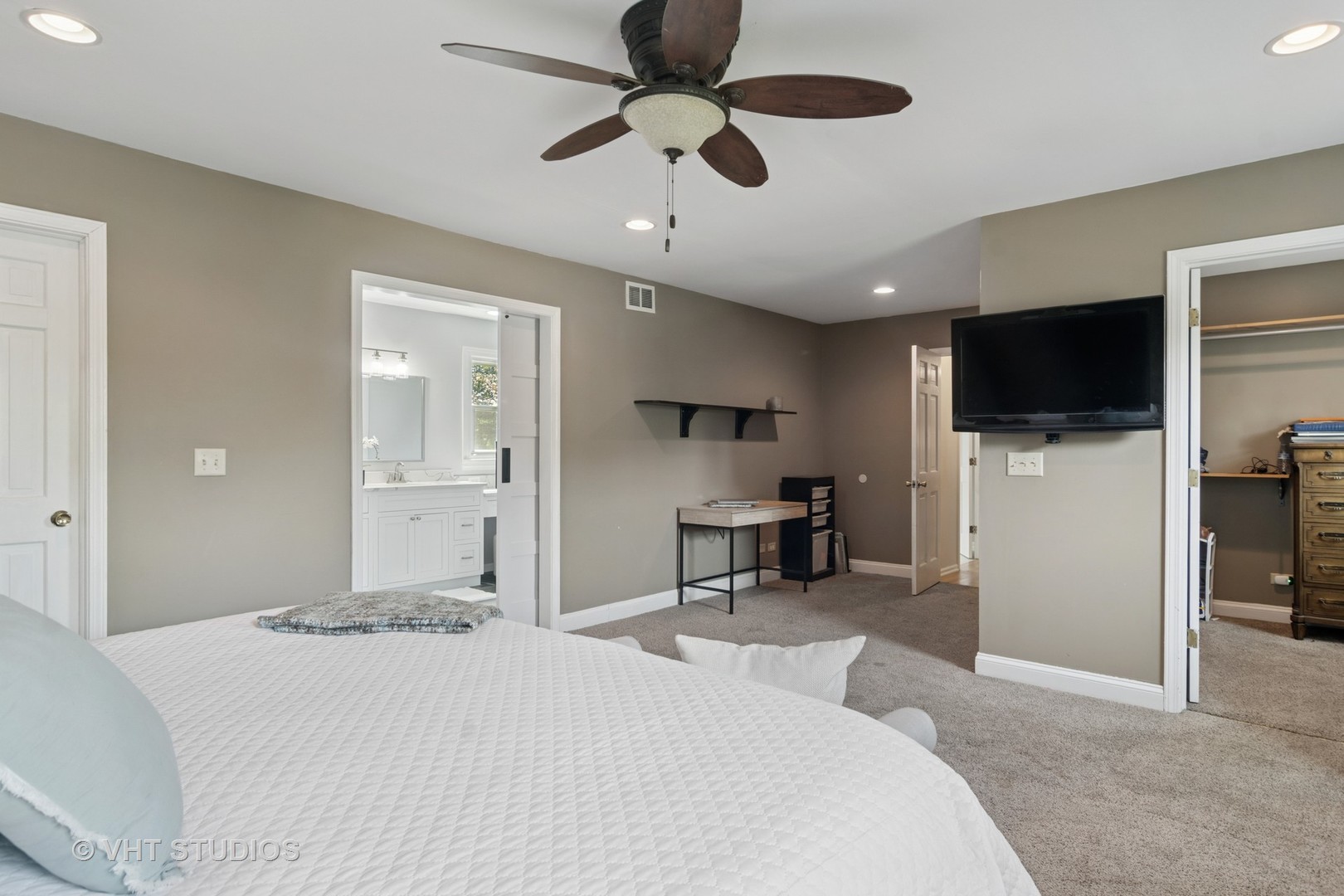 101 Tudor Drive, Barrington, IL 60010