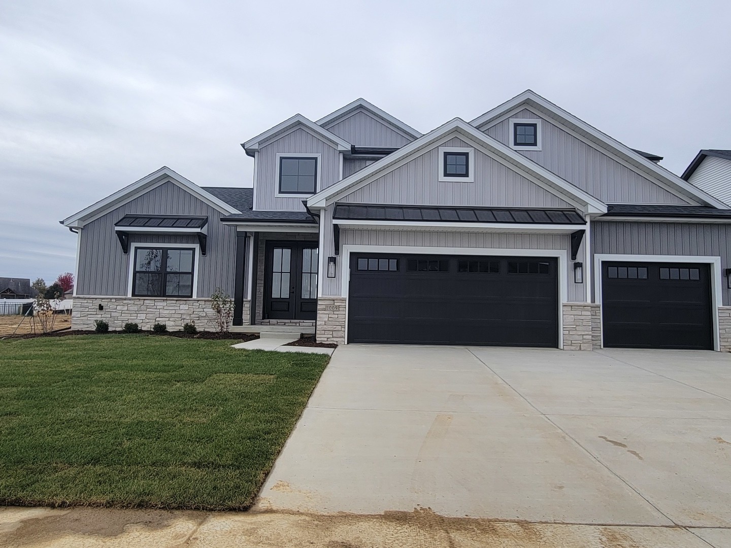 1009 Mount Carmel Road, Bloomington, IL 61705