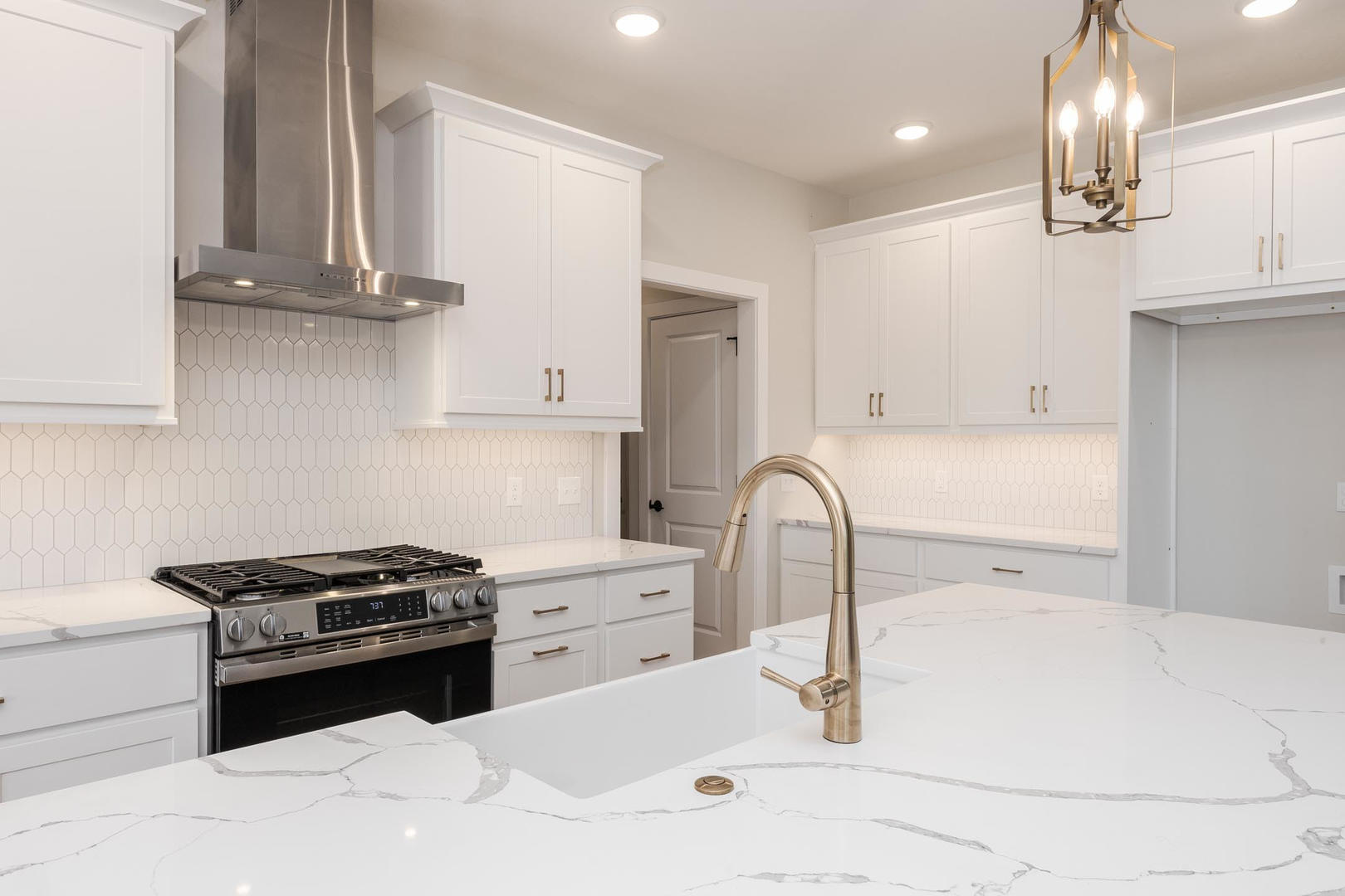 1009 Mount Carmel Road, Bloomington, IL 61705