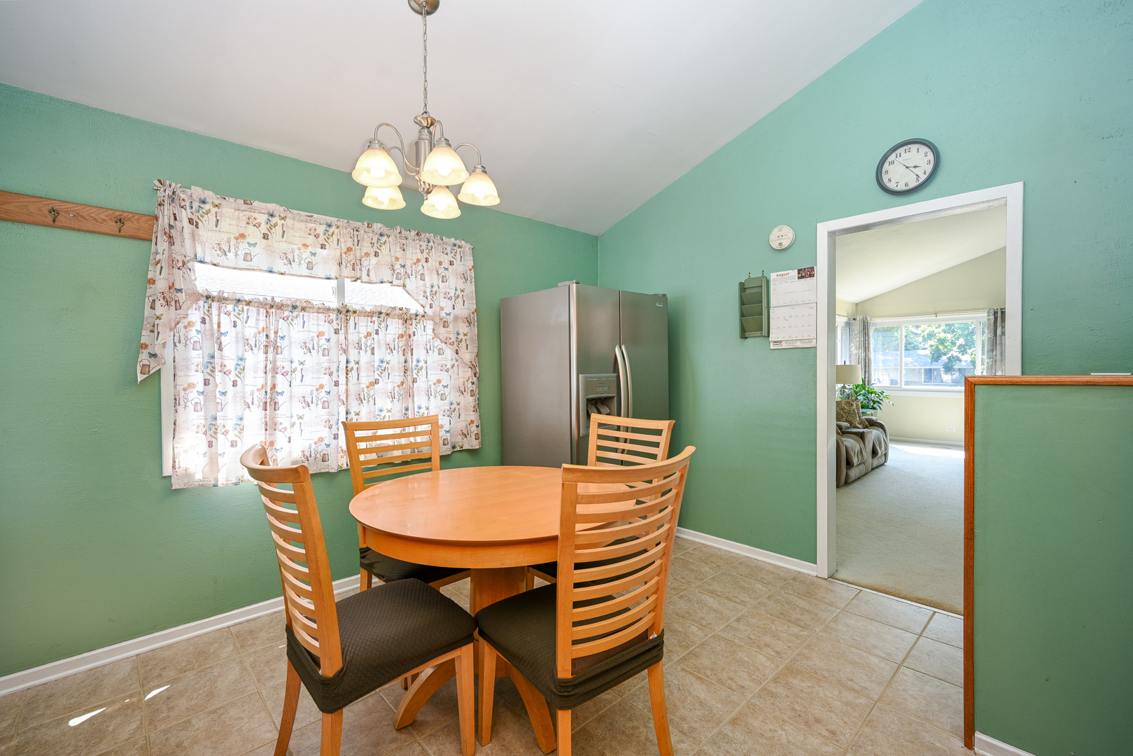 1331 Davine Drive, Glendale Heights, IL 60139