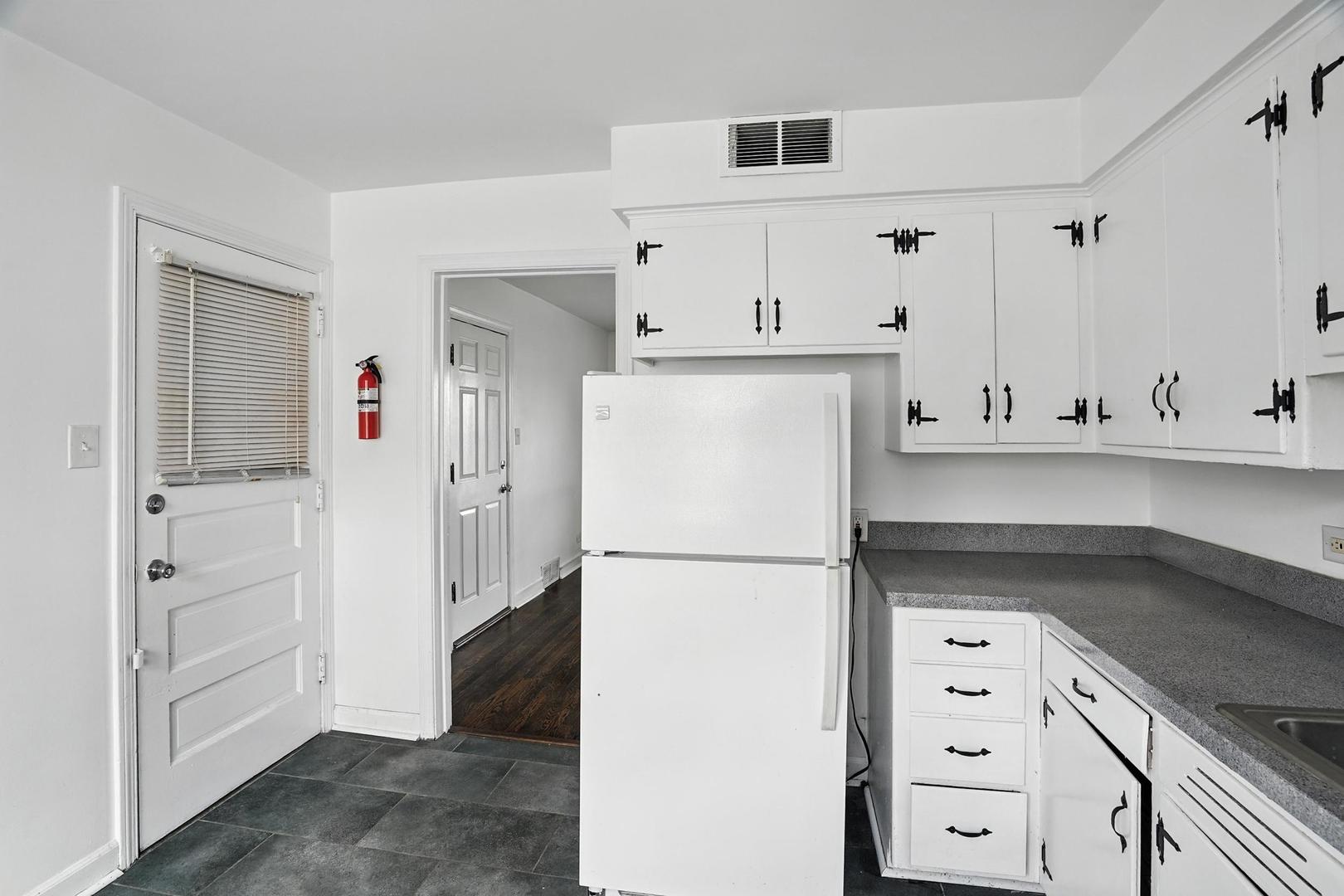 3608 Jackson Street #2E, Bellwood, IL 60104