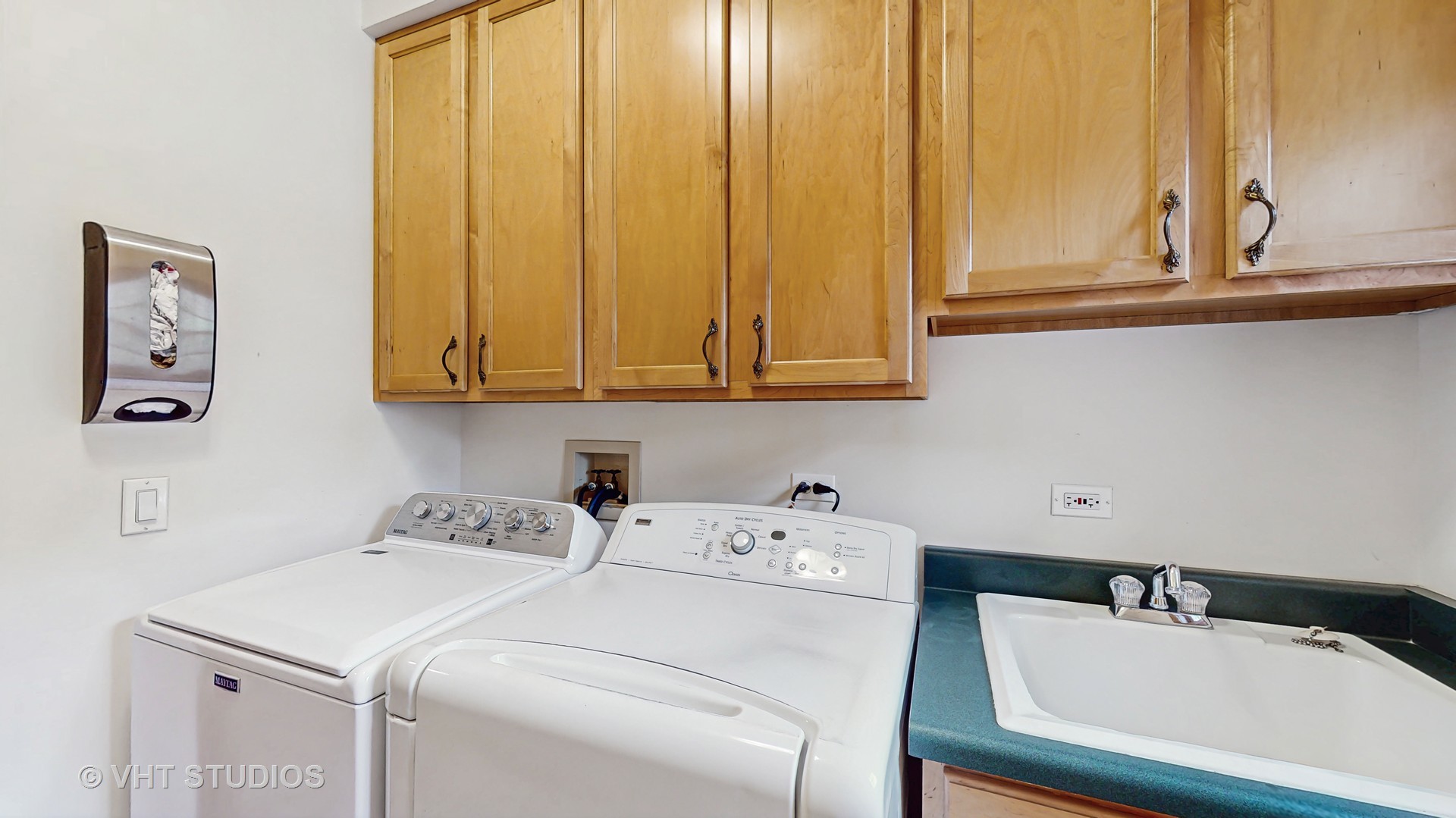 1527 Lexington Circle, Schaumburg, IL 60173