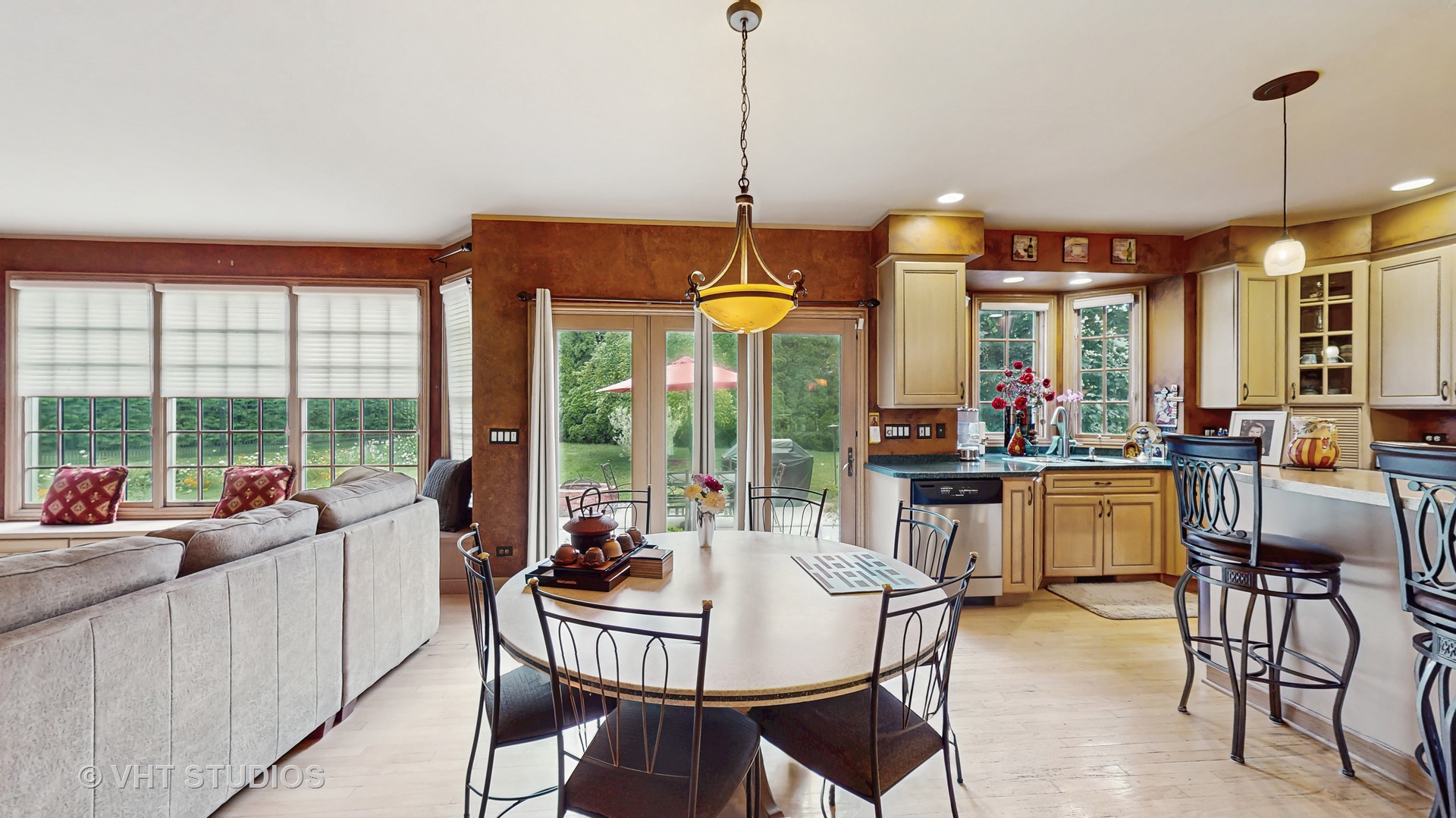 1527 Lexington Circle, Schaumburg, IL 60173