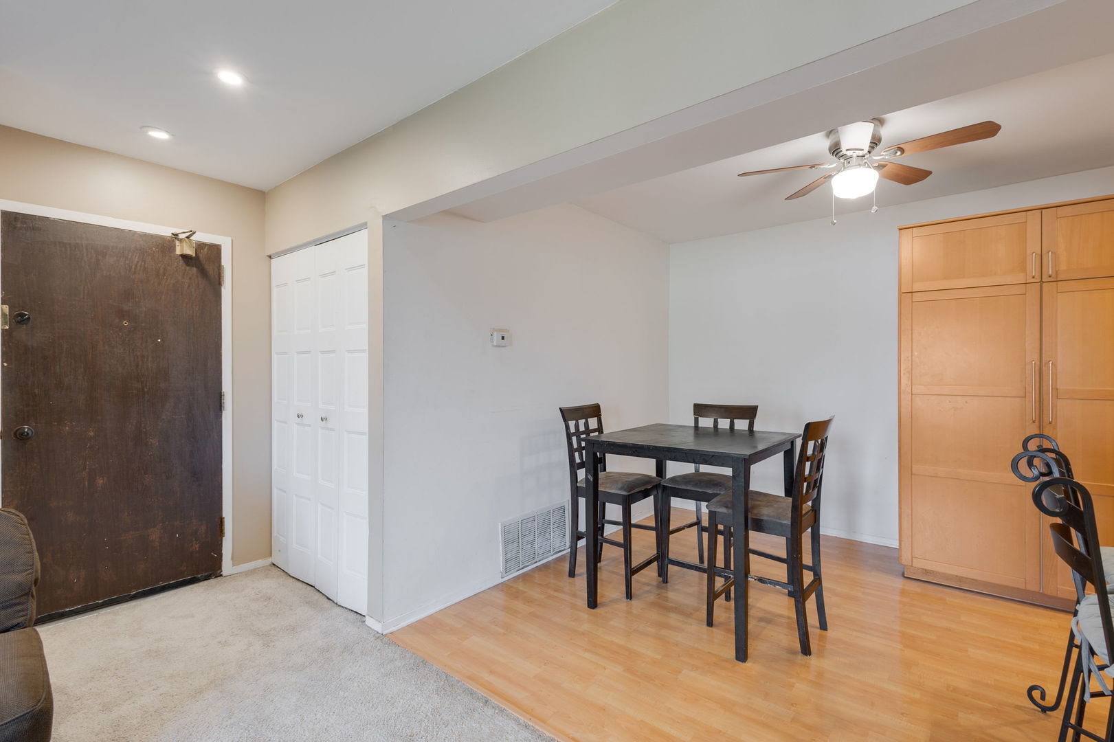 717 Tipperary Court #2B, Schaumburg, IL 60193