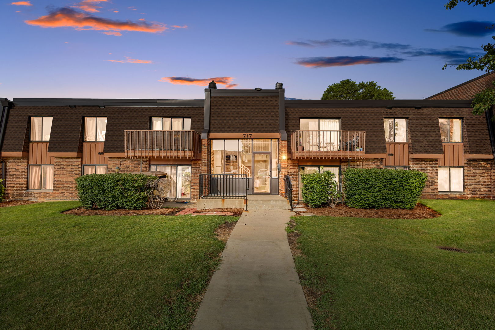 717 Tipperary Court #2B, Schaumburg, IL 60193