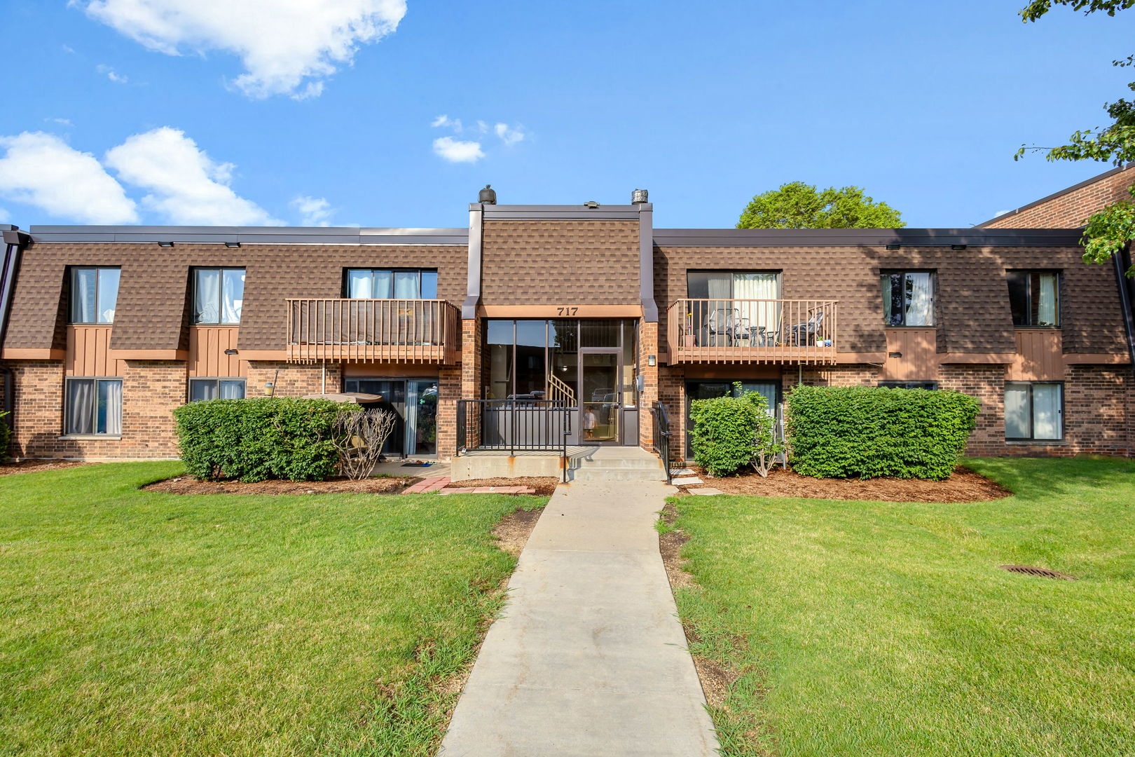 717 Tipperary Court #2B, Schaumburg, IL 60193