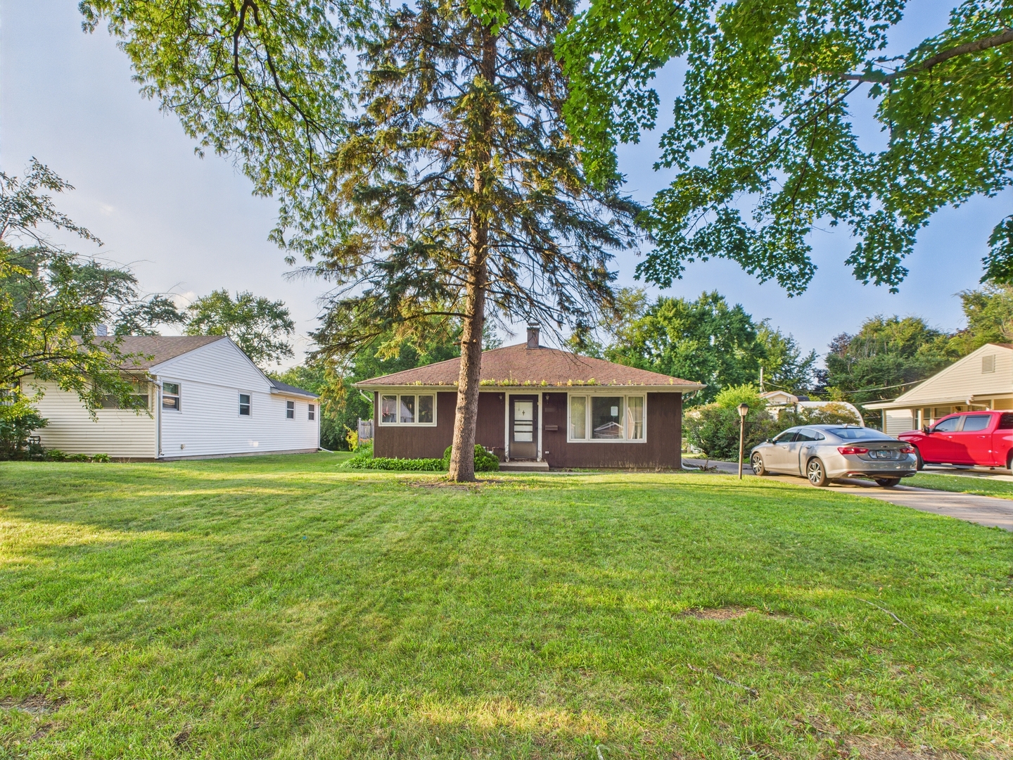 2404 Sigwalt Street, Rolling Meadows, IL 60008