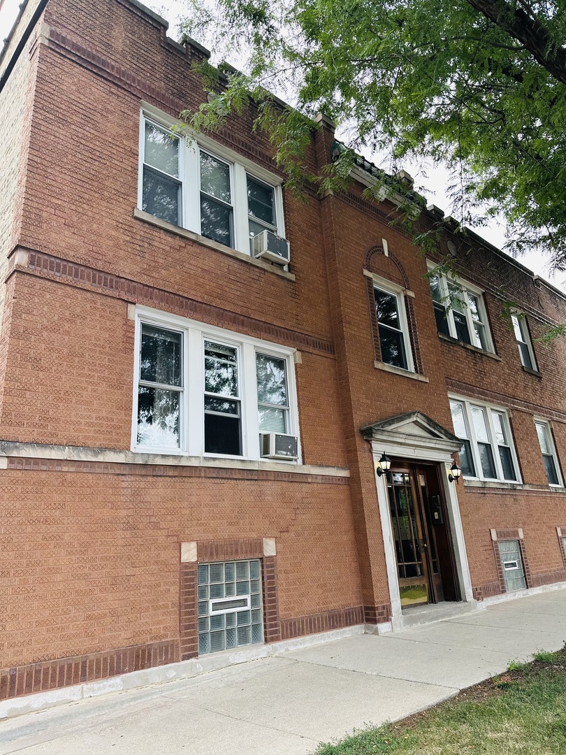 3514 N LAWNDALE Avenue #2, Chicago, IL 60618