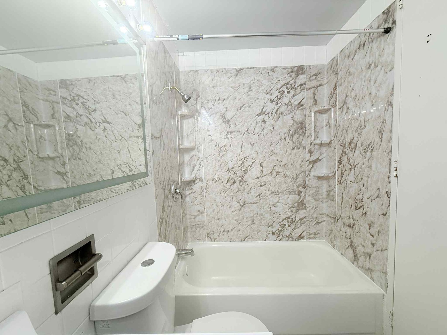 720 W Gordon Terrace #22R, Chicago, IL 60613