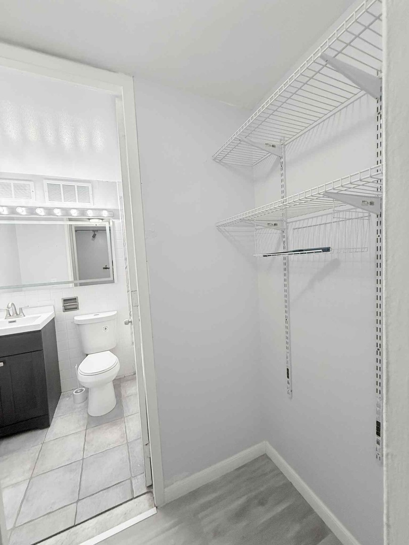 720 W Gordon Terrace #22R, Chicago, IL 60613