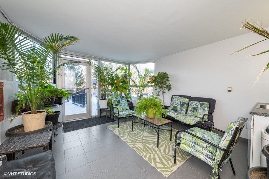 720 W Gordon Terrace #22R, Chicago, IL 60613