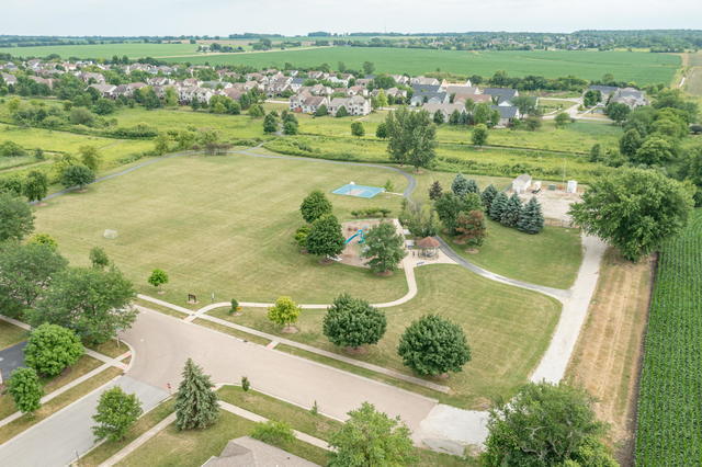 211 Cambridge Court, Oswego, IL 60543