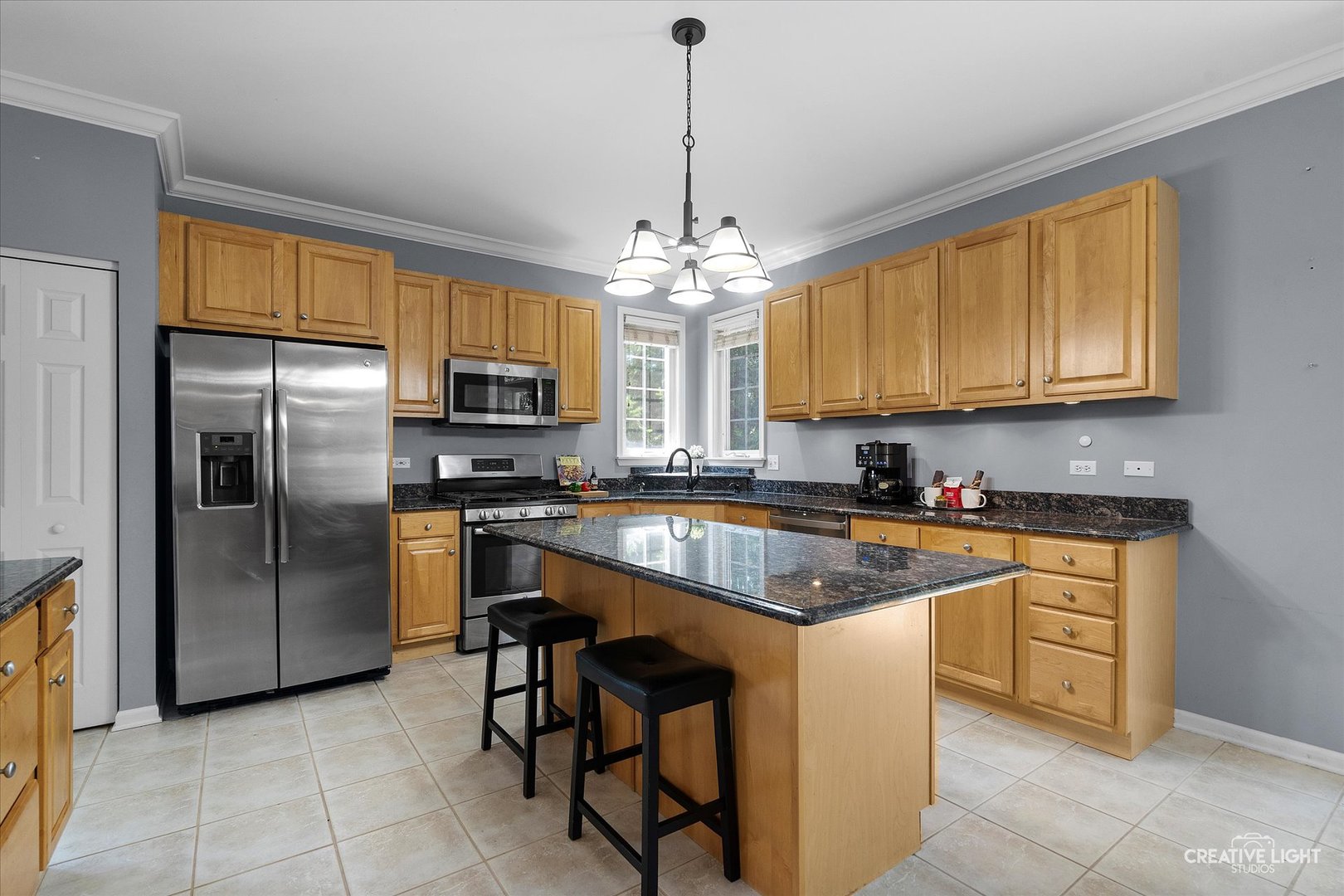 211 Cambridge Court, Oswego, IL 60543